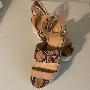 NWOT Tan and Snakeskin Print Size 9 Crown Vintage Wedge Sandals